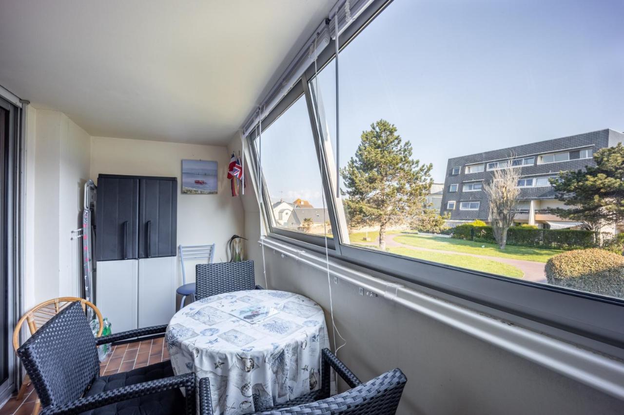 Le Pavois - appartement à 50 mètres de la mer Bernières-sur-Mer Extérieur photo